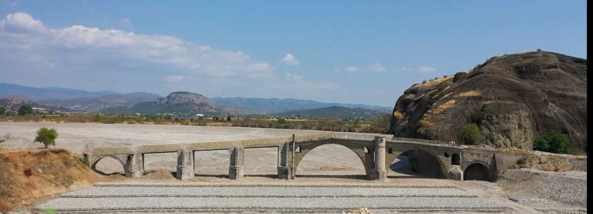 Η τοξωτή γέφυρα Σαρακίνας στον Πηνειό-Πηγή: Περιφέρεια Θεσσαλίας
