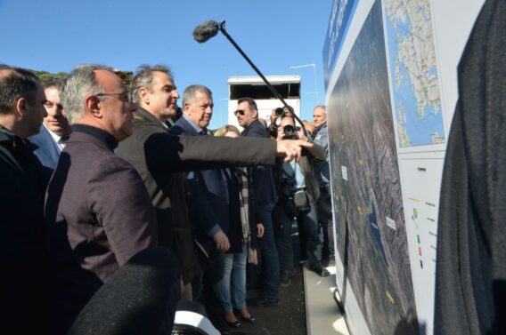 Ο Πρωθυπουργός, Κ. Μητσοτάκης, στα εγκαίνια της Αμβρακίας Οδού (Άκτιο - Αμβρακία) - Πηγή: Υπουργείο Υποδομών και Μεταφορών