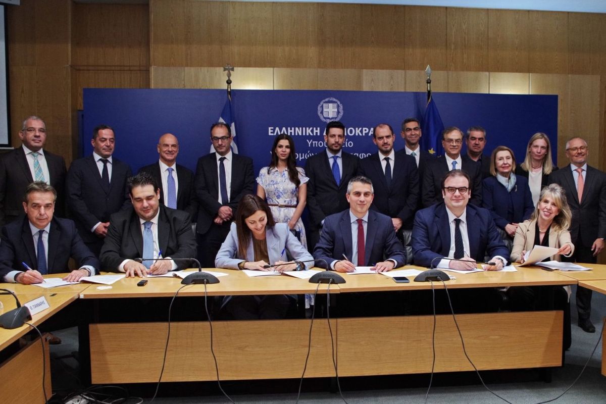 Υπογραφή σύμβασης για το πρόγραμμα Ανακαίνισης Σχολικών Κτιρίων - Πηγή: Υπουργείο Υποδομών και Μεταφορών